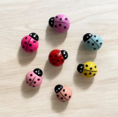 TLVX 7 stuks kleine Lieveheersbeestjes Magneten 3D / Leuke Koelkast Magneet / Sterke Kleur Foto magneetjes / Whiteboard Magneet / Speel- en Leer Magneten / School / Boodschappenlijst / Notitie / Memo bord / Kantoor / Schoolbord Magneet / Magnetisch