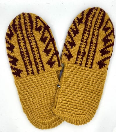 Handgebreide Schapenwollen Sloffen / maat 5 XL /47-48