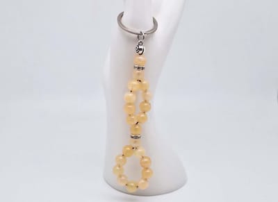 Handgemaakte Vis sleutelhanger van natuursteen " Calciet Geel" en metaal - diameter kralen 8mm - Aantal stenen21- Een mooi cadeau-idee en een bijzonder aandenken