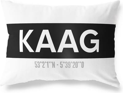 Tuinkussen KAAG - ZUID-HOLLAND met coördinaten - Buitenkussen - Bootkussen - Weerbestendig - Jouw Plaats - Studio216 - Modern - Zwart-Wit - 50x30cm