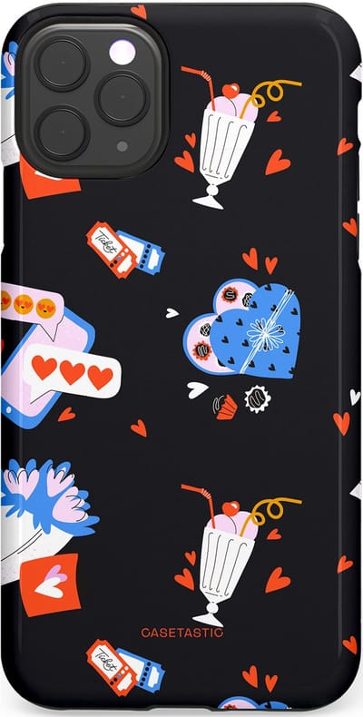 Casetastic Hoesje Geschikt voor Apple iPhone 11 Pro Max - Stijlvolle Beschermende Duo-layer Case - Liefdes Kaarten