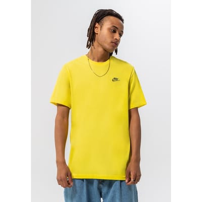 Nike Sportswear Club T-shirt voor heren in geel