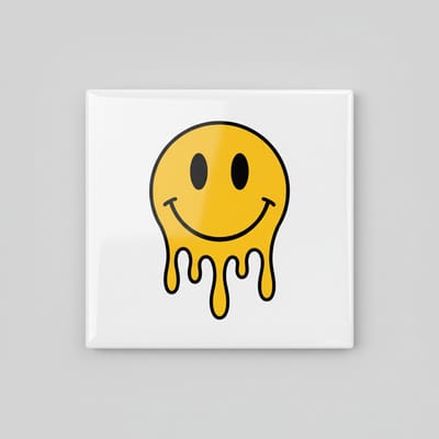 Druipende Smiley Gezicht Tegel – Trendy Vrolijke Wanddecoratie – Moderne Pop Art Keramische Tegel 15 x 15 cm