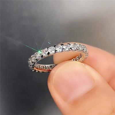 Huitan Nouveaux Anneaux de Doigt Fins Tendance Couleur Argent Bande avec Zircone Cubique Brillant Simple Élégant Accessoires à Porter au Quotidien pour Femmes 10 gray