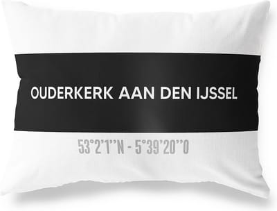 Tuinkussen OUDERKERK AAN DEN IJSSEL - ZUID-HOLLAND met coördinaten - Buitenkussen - Bootkussen - Weerbestendig - Jouw Plaats - Studio216 - Modern - Zwart-Wit - 50x30cm