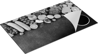 Chefcare Inductie Beschermer Groente en Fruit op Zwarte Marmer - Zwart Wit - 90x50 cm - Afdekplaat Inductie - Kookplaat Beschermer - Inductie Mat