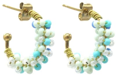 Oorbellen - oorhangers - sieraad - oorsieraad - RVS - kralen - ringen - goudkleurig - blauw - wit - accessoire - outfit - hip - trendy - chique - feest - cadeau - geschenk - dames - vrouwen