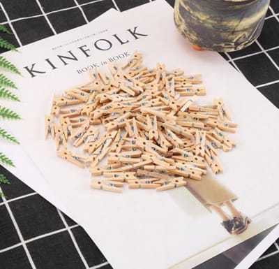 FSW-Products - Kleine Houten Mini Knijpers - 50 Stuks - Kaart Was Knijpertjes - Foto Knijpers - Polaroid - Geboorte Wasknijpers - Kaartknijper - Kerst Sinterklaas Decoratie