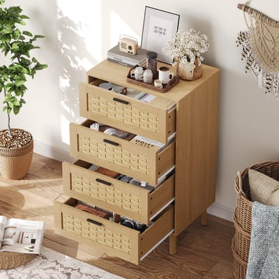 Rotan Ladekast 4 Lades – Houten Commode met Rotan Front & Zwarte Handgrepen – Opbergkast 55x39,8x95 cm