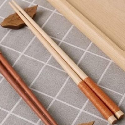 ***Japanse Eetstokjes van Heble® - Handgemaakt - Chestnut - Chopsticks - Eetgerei - Inclusief Legger - Lichtbruin/Lichtbruin***