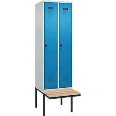 C+P Evolo Plus kledingkast, 2 vakken van elk 300 mm breed, zwevende zitbank, B 600 x D 815 x H 2120 mm, draaibare grendel, lichtblauw/lichtgrijs