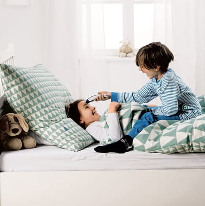Veroval 2-in-1 infrarood koortsthermometer: voor het eenvoudig en snel meten van koorts in het oor of voorhoofd, ideaal voor gezinnen met kinderen, met 10 beschermkapjes