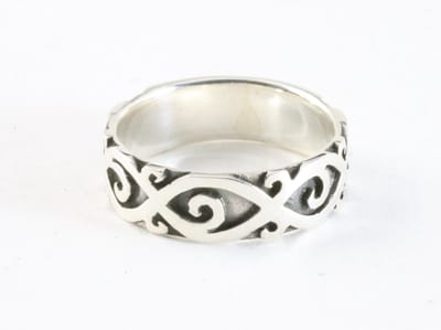 Zilveren ring met fantasie gravering - maat 17