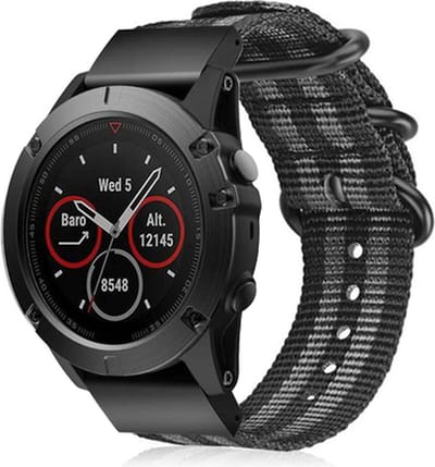 Strap-it Stoffen nylon bandje gesp geschikt voor Garmin Fenix 5 (Plus) - Fenix 6 (Pro) - Fenix 7 (Pro / Sapphire / Solar) - Fenix 8 47mm - Fenix E - Epix Gen 2 47mm - Quatix 5-6-7 - Quickfit 22mm band voor Garmin smartwatches - zwart/grijs