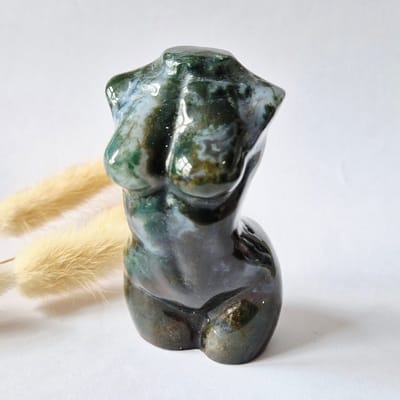 Mosagaat vrouwenbeeldje 8 cm (#8) – handgeslepen edelsteen carving
