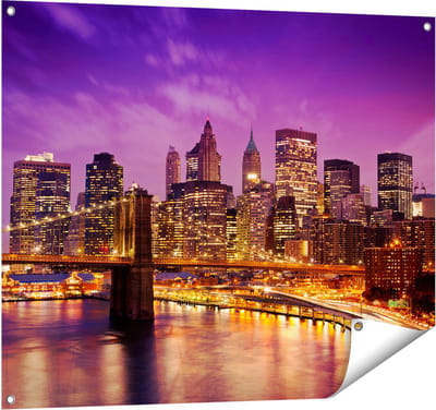 Gards Tuinposter Skyline New York van Centrum in het Paars - 100x80 cm - Tuindoek - Tuindecoratie - Wanddecoratie buiten - Tuinschilderij