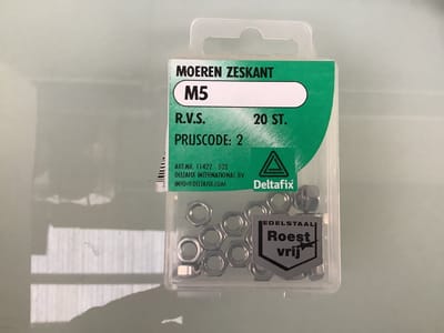 Deltafix. MOEREN ZESKANT M5   R.V.S. 20 Stuks. Moer. roest vrij staal