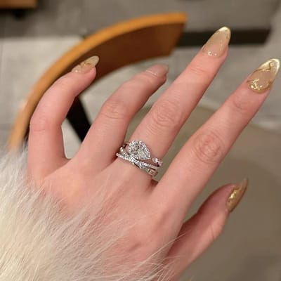 Bague en diamant multi-couches goutte d'eau de luxe légère française design de niche bijou de doigt exquis et luxueux brown