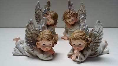 Kersthuisjebestellen - Set van 4 kerstengeltjes - H=5,5 tot 7,5 cm
