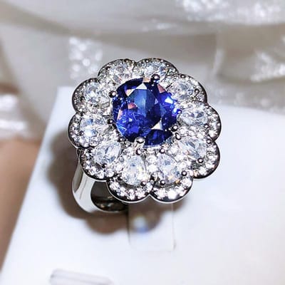 Nieuwe, luxe ovale ring met bloemvormige opening en imitatie saffier voor dames Adjustable opening gray