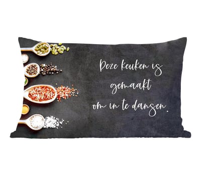 Sierkussens - Kussentjes Woonkamer - 60x40 cm - Quotes - Spreuken - Keuken - Deze keuken is gemaakt om in te dansen - Kruiden