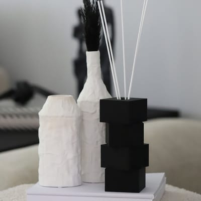 Mat Zwarte Geurstokjeshouder – Luxe Geurenset Cozy Plaid en Black Diamond – Navulbare Diffuser 400 ml – Geurstokjes Cadeau en Huisdecoratie