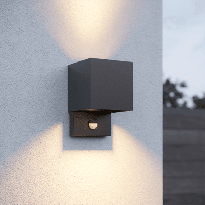 HOFTRONIC - Kansas LED wandlamp PIR bewegingssensor - IP65 - 3000K warm wit - 7 watt - 10x10x15cm - Up & down light - Kubus - Voor buiten en binnen - Zwart - Instelbare lichtbundel