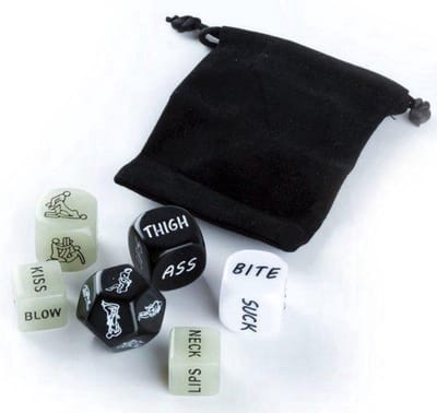 Okado Sex Dobbelstenen Set 6 Stuks – Black/White & Glow in the Dark – Inclusief Fluwelen Opbergzakje – Valentijn Cadeau Voor Hem/Haar – Discrete Levering