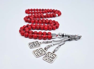 Handgemaakte tesbih "Tasbih" natuursteen "Rode howliet" - Aantal kralen 99 - Diameter kralen 8MM - met metaal tassel "Subhan Allah" - Een mooi cadeau-idee