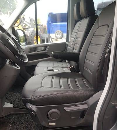Pasvorm stoelhoezen Volkswagen Crafter / e-Crafter 2017-heden (past in versie met ergocomfort stoelen en duobank met split in