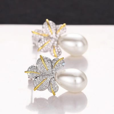 Huitan Boucles d'oreilles pendantes esthétiques fleur perle d'imitation tempérament accessoires pour femmes pour fête de mariage bijoux de luxe tendance white