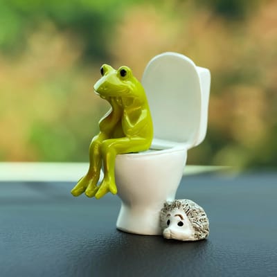 Grappige Kikker op Toilet Auto Dashboard Ornament - Hars, Perfect voor Voertuiginterieur & Kantoorbureau Decor white