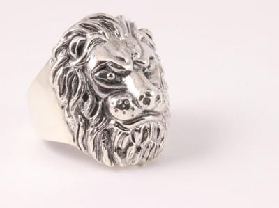 Zware zilveren ring met leeuwenkop - maat 19.5
