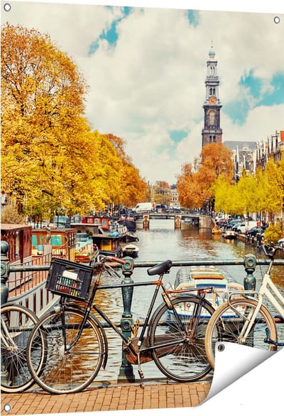 Gards Tuinposter Amsterdamse Brug bij een Brug met Fietsen - 80x100 cm - Tuindoek - Tuindecoratie - Wanddecoratie buiten - Tuinschilderij
