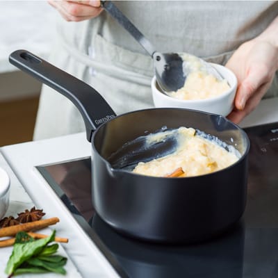 Greenpan Essence Steelpan met Keramische Antikleeflaag met 2 Tuiten - PFAS vrij - Ø 16cm