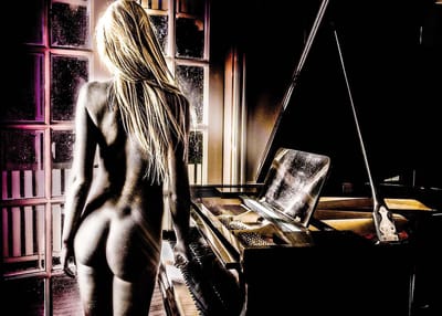 Fotobehang Sexy Woman Nude Piano | XL - 208cm x 146cm | 130g/m2 Vlies