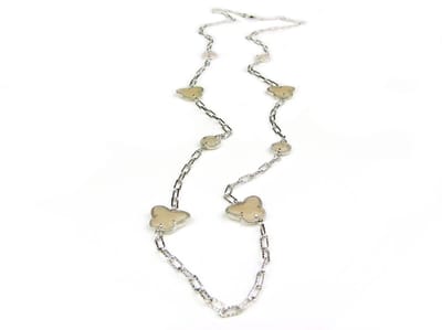 lange zilveren halsketting collier halssnoer gerhodineerd Model Vlinder en Bol met beige stenen