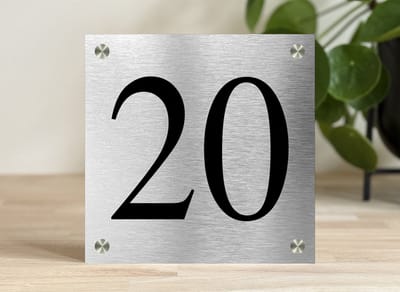 Huisnummerbord / huisnummer strak rvs-look 20x20cm met rvs afstandhouders