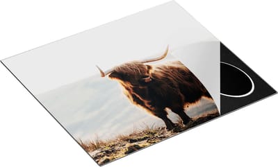 Chefcare Inductie Beschermer Schotse Hooglander Koe in het Heuvel Landschap - 60x50 cm - Afdekplaat Inductie - Kookplaat Beschermer - Inductie Mat