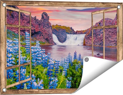 Gards Tuinposter Doorkijk Waterval met Blauwe Lupine Bloemen - 60x40 cm - Tuindoek - Tuindecoratie - Wanddecoratie buiten - Tuinschilderij
