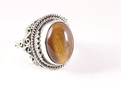 Bewerkte zilveren ring met tijgeroog - maat 17