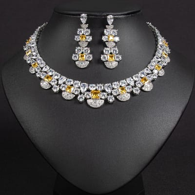 Dames Licht Luxe Design Geometrisch Zirconia Hanger Ketting Oorbellen Set Modieus En Veelzijdig Niche Design Gevoel Set gray