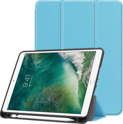 Hoesje - Geschikt voor Apple iPad 9.7 inch (2013–2018) – Air 1 & 2 (2013/2014), Pro 9.7 (2016), iPad 5 & 6 (2017/2018) - Dun & Stevig - Hardcover Book Case - Trifold Bookcase Hoes - Hard Cover - Tablethoes - Lichtblauw