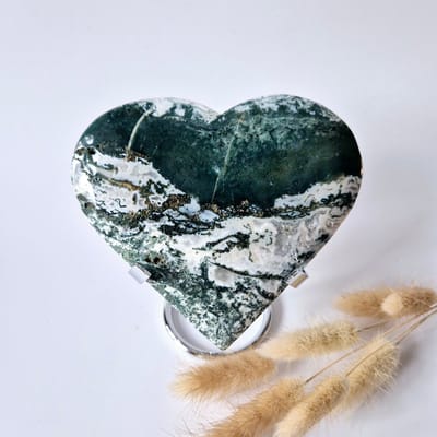 Edelsteen Grote Druzy Mosagaat Hart op Metalen Standaard – #34 394 gram