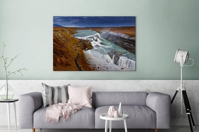 Canvas schilderij 180x120 cm - Wanddecoratie Donkere lucht bij de Gullfoss waterval in IJsland - Muurdecoratie woonkamer - Slaapkamer decoratie - Kamer accessoires - Schilderijen