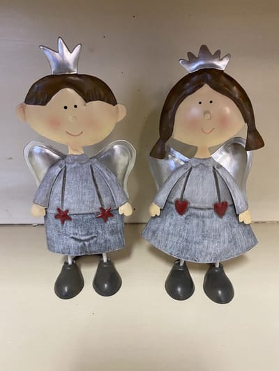Metalen Kerstjongen & meisje op standaard - Set van 2 stuks - zilver - Kerstdecoratie - 17x8x0.5cm