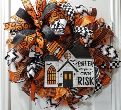 Halloweenkrans - Deur krans – deurkrans | Halloween versiering | Voor binnen & buiten | Enge decoratie voor Halloween - Halloween wreath, spooky wreath, scary wreath, enter at your own risk wreath, front door wreath, indoor wreath, spooky