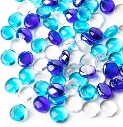Mini platte glaskralen in blauwe mix - 150 stuks voor vaasvullers, decoratieve stenen en aquariums, ideaal voor huisdecoratie en kunstprojecten