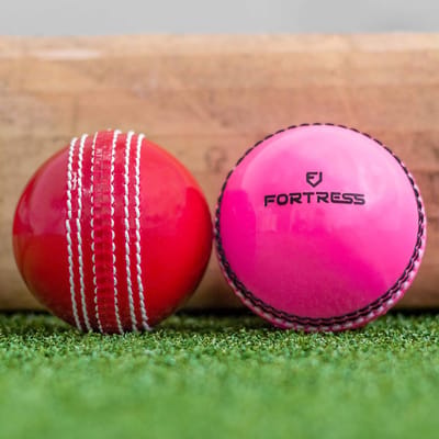 Cricket Ballen - Oefenballen Trainingsballen - Indoor Cricket Training - Veilige Zachte Constructie - Senior 94g - Roze Rood