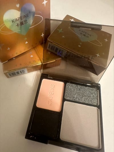 4 color palette glitter, pearly matt | Make up | Parfum | Moederdag | Verjaardagscadeau| Cadeautje| Valentijnsdag| Kado | sieraden | vaderdag | oorbellen | oorsieraden